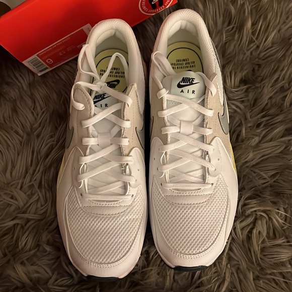 Women’s Nike Air Max Excee  size 9 - Picture 4 of 4